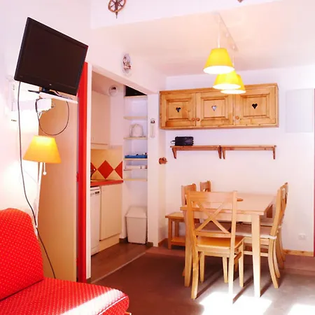 Cosy 2 Pieces + Cabine, Ski-in/ski-out, Balcon Sud, Renove, 6 Pers, Montchavin Les Coches * La Plagne